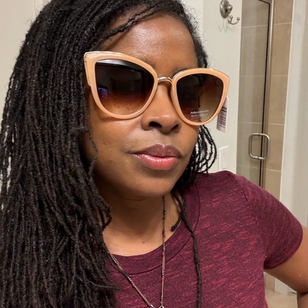Chic Peach Cat-Eye Sunglasses - Picture 6 of 11